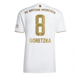 Herren Fußballbekleidung Bayern Munich Leon Goretzka #8 Auswärtstrikot 2022-23 Kurzarm